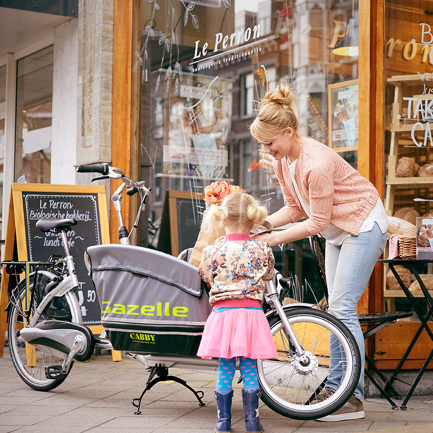 Ladet på Cabby foldes nemt ned, så cyklen er let at parkere.