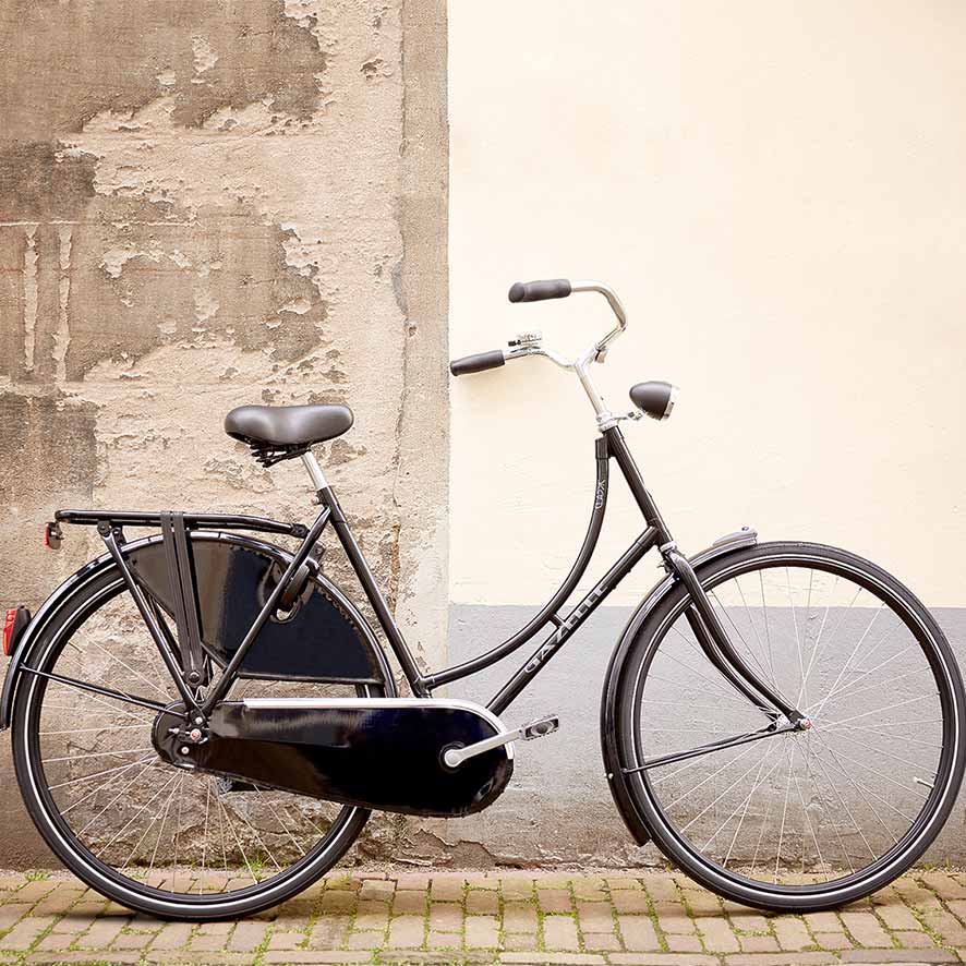 Gazelle granny bikes comprise all the traditional authentic granny bike features. These bikes are strong, robust and feature a sturdy frame.