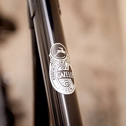 Le vélo grand-mère se caractérise par la courbure de son cadre.