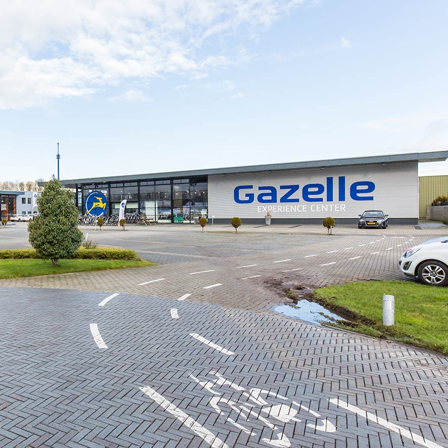 In het Gazelle Experience Center vind je alle elektrische fietsen van Gazelle. Ervaar de verschillende motoren, accu's, versnellingen en remsystemen zelf.