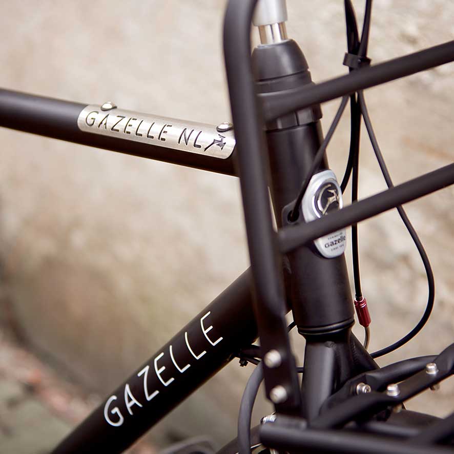 Stellet og frontbagagebæreren er af ultrastærkt aluminium til ideel bycykling.