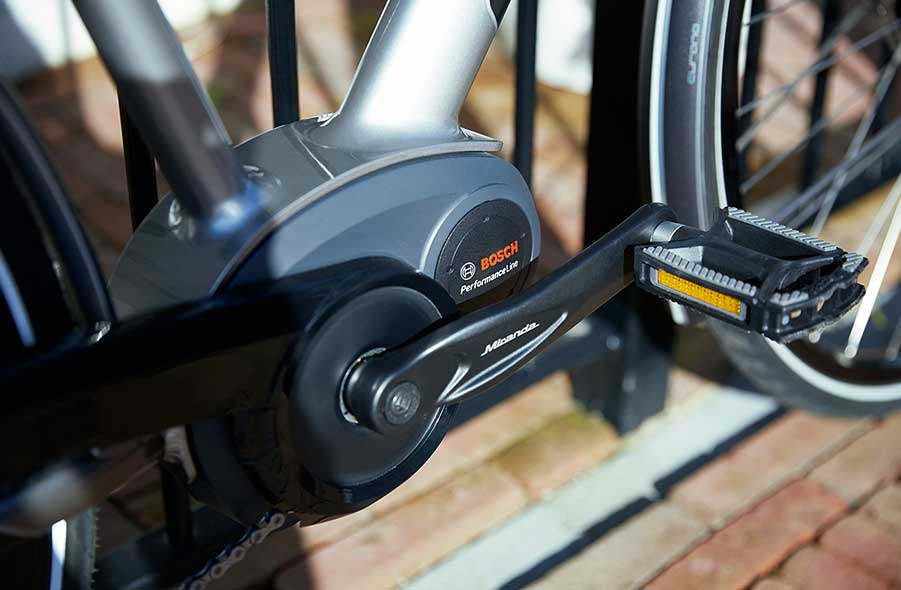 De Gazelle Ultimates zijn uitgerust met een krachtige Bosch middenmotor, zeer geschikt om mee in de heuvels te fietsen.