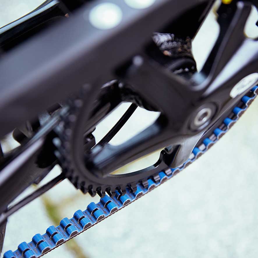 Luxueux, certes, mais aussi confortable grâce à ses pièces Shimano, ses poignées spéciales et sa selle unique.