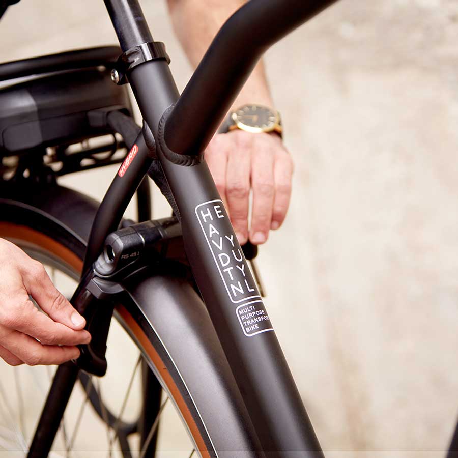 The frame and the front carrier are made from ultra-strong aluminium, ideal for around town.