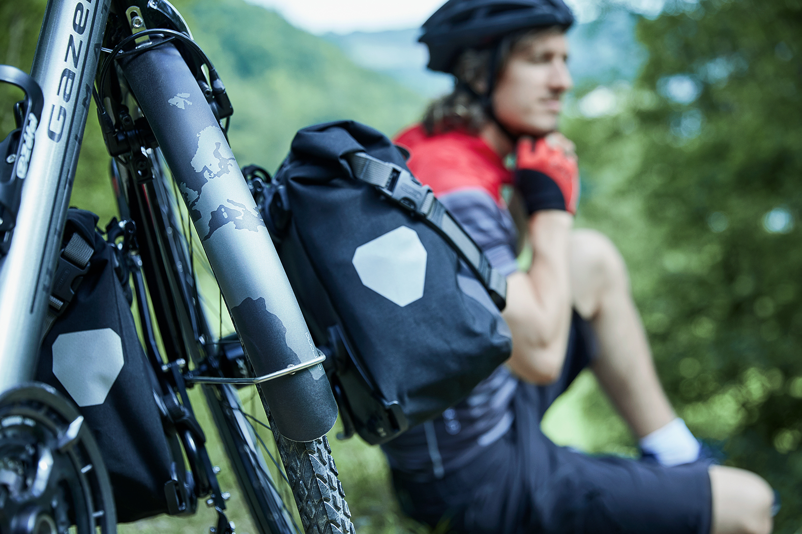 Le cadre en carbone ou en aluminium léger vous offre une sensation de conduite parfaite, combinée à une assise sportive.